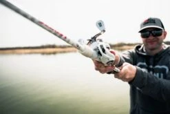 Abu Garcia Veritas Baitcasting Combo 17 Abu Garcia Veritas Baitcasting Combo -Fish Edge Store ABU BAITCAST COMBO VERITAS LIFESTYLE 2021 005